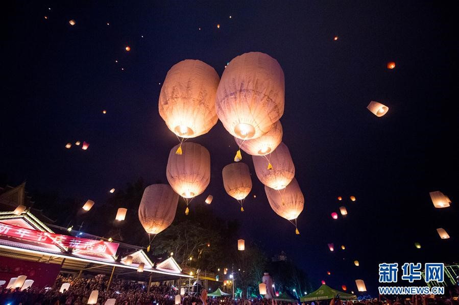 Le nouvel an de l’ethnie Dai : les lanternes Kongming
